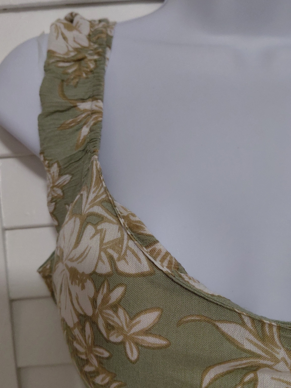 Sage Green Floral Maxi Dress Size Large Rayon Tropical Resort Summer Sundress - Picture 5 of 8